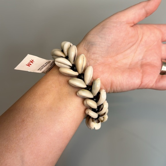 Vintage H&M Shell Beach Vacation Charm Bracelet NWT - Picture 2 of 2